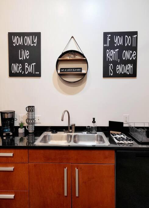 Staycation City Loft Free Gated Parking Saint Louis Luaran gambar